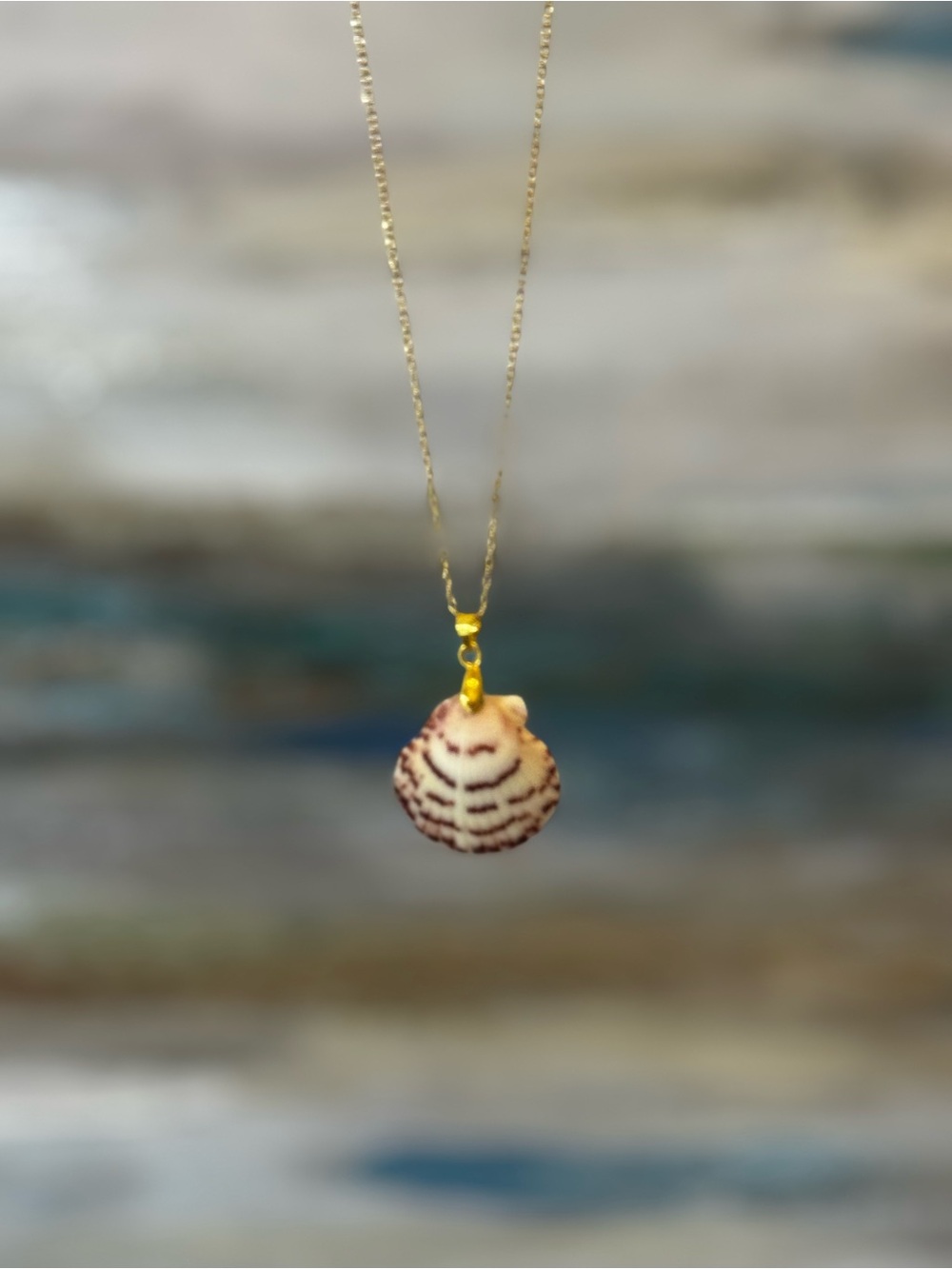 🐚 Natural Seashell Necklace — Delicate Cream & Burgundy Calico Scallop